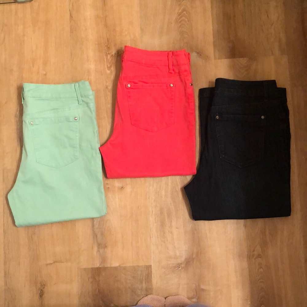 Lot of 3 - Bandolino Mandie Capris - Size 8